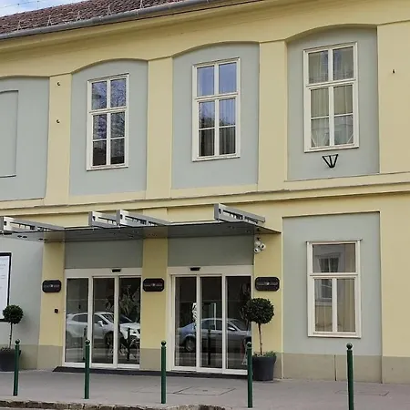 Отель Csaszar