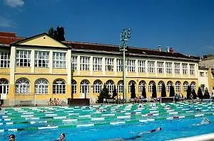 Csaszar Отель